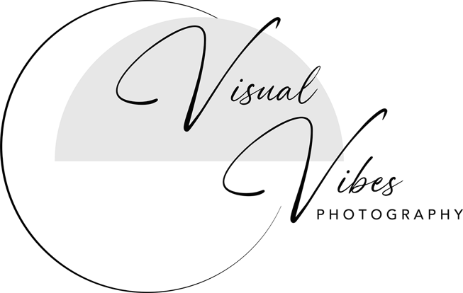 Visual Vibes Photography Logo und sinnliches schwarz-weiss Portrait