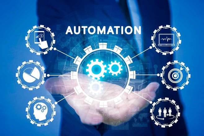 Símbolo futurista de automatización representando estrategias de marketing digital optimizadas y efi