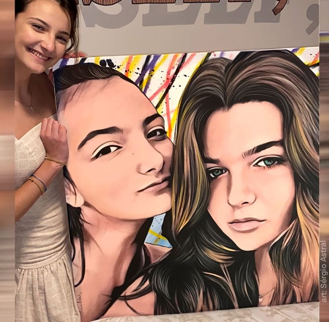 Quadro Pop-Art de cliente, com cores intensas e traços marcantes.