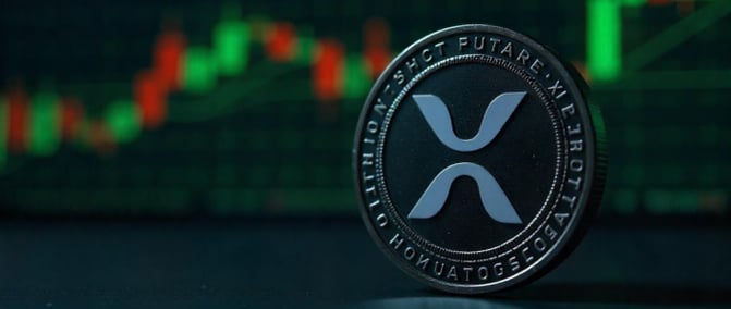 Criptomoneda XRP con gráfico en el fondo representando el crecimiento que está teniendo