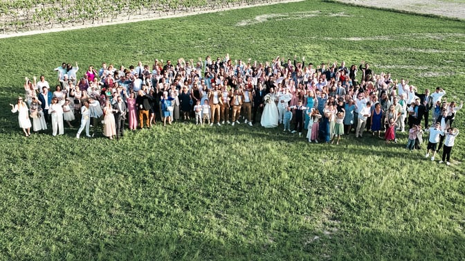 Photographie aérienne des 200 invités 