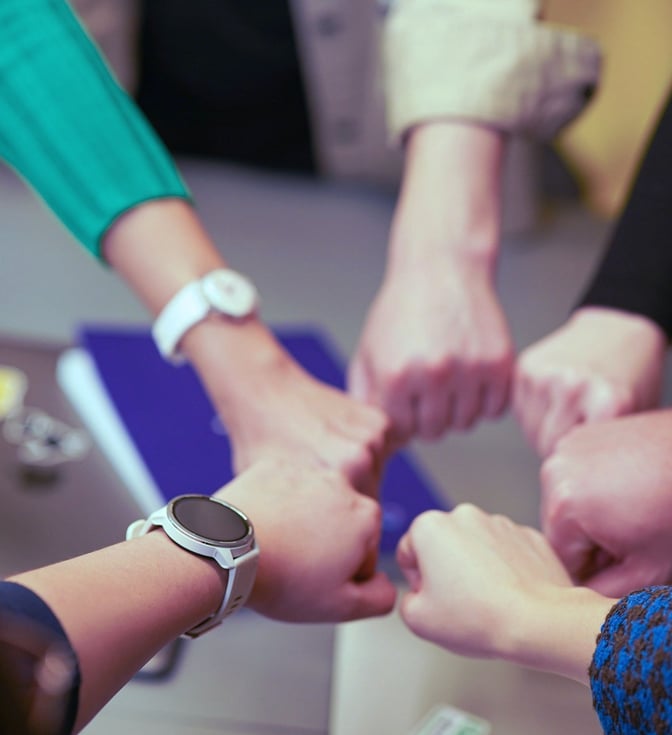 Un groupe de personnes, symbolisant l'unité, la solidarité et la connexion.