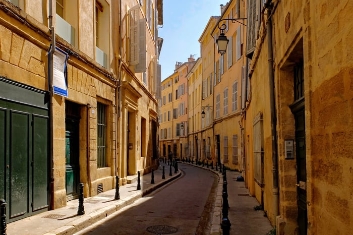 Venelles — photo 1