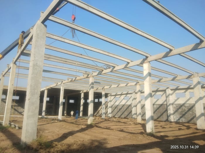 GTR precast warehouse under assembly