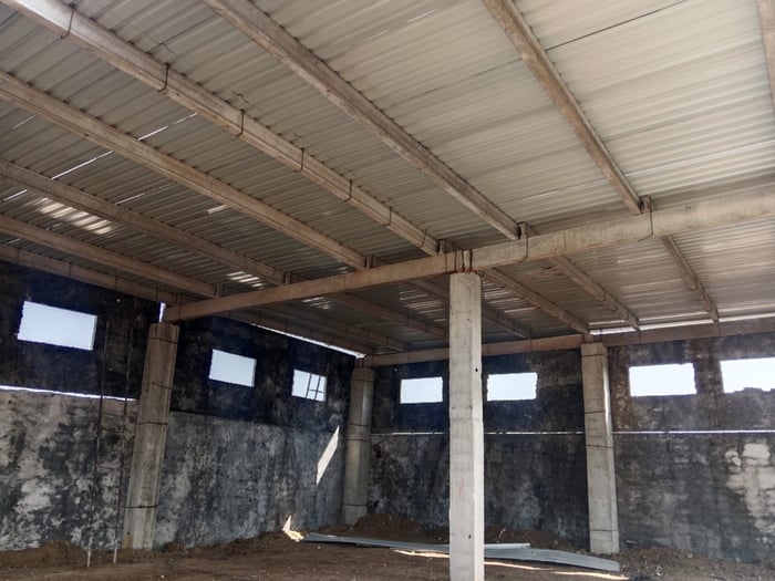 Steel roof over precast warehouse