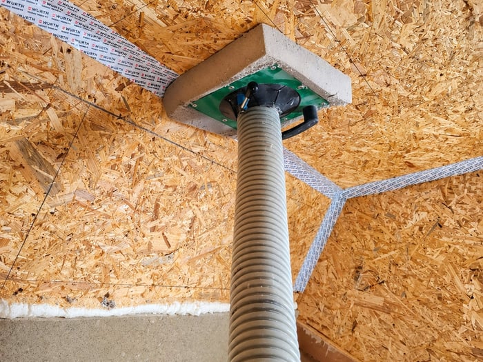 Einblasdämmung mit Zellulose im Altbau – Anschlussdetail