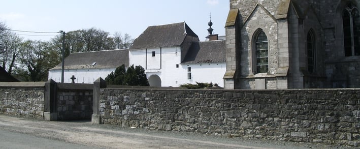 Egliise et Château ferme de Loyers-Namur