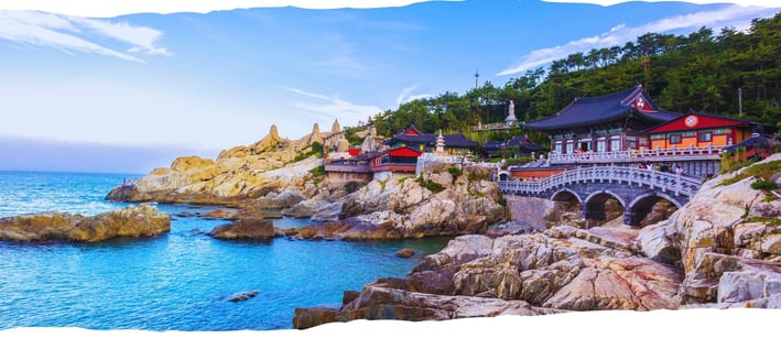 Foto de fundo da página com vista panorâmica de templo tradicional em Busan, Coreia do Sul