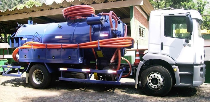 caminhão especial para a desentupidora suprema