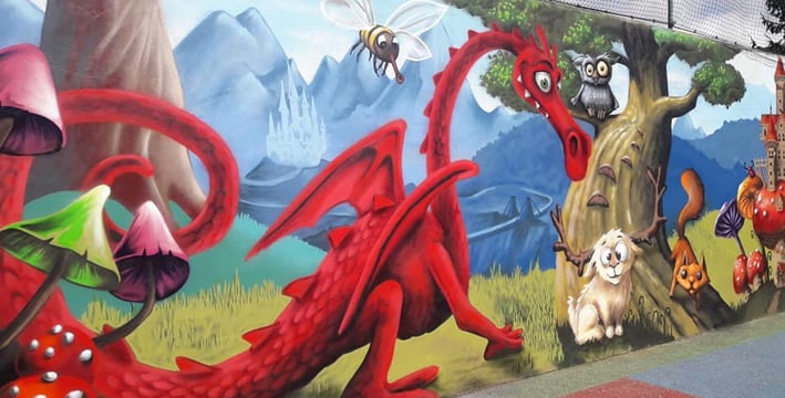 Initiation graff avec des jeunes sur la commune d'Autrans, support : mur de tennis