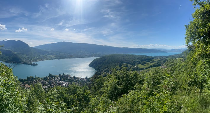 Vue sur le lac d'Annecy depuis les hauteurs de Saint Germain de Talloires