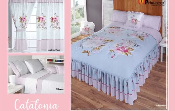 Edrecolcha rosa modelo Catalonia de la marca Colchas Primavera con su conjunto de cortinas y sabana.