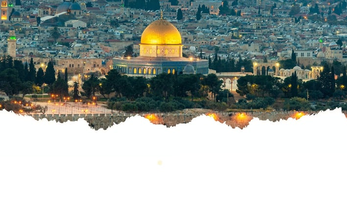 Vista panorâmica de Jerusalém ao entardecer, com destaque para a Cidade Antiga, a Cúpula da Rocha