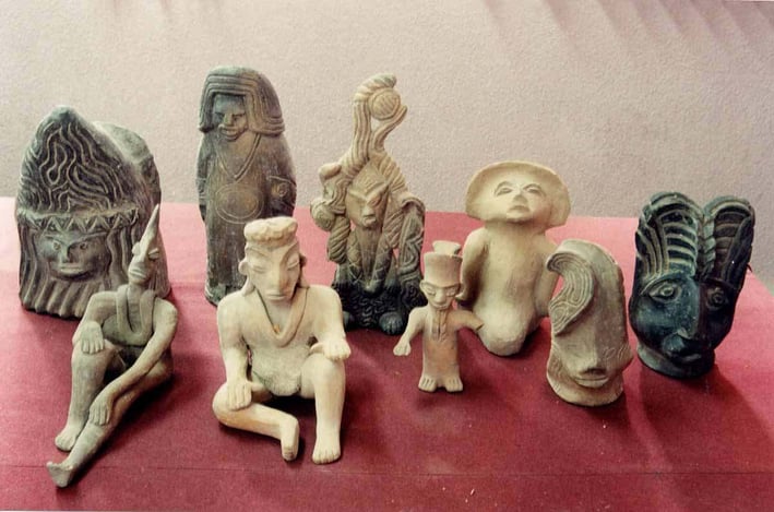 estatuillas misteriosas