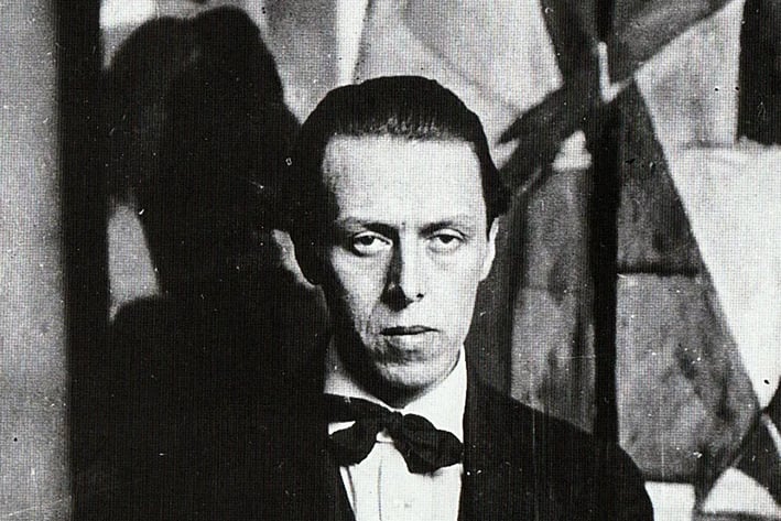 Fotografie von Wladimir von Zabotin in seinem Atelier um 1919.