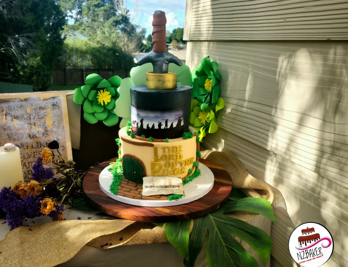 a lord of the rings  cake 