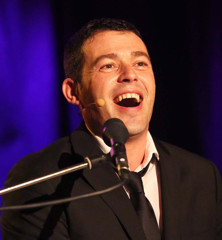 Stéphane Macaluso chanteur pianiste varois