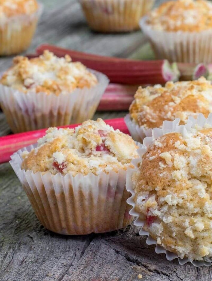 rhubarb muffin