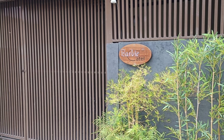 a building with a sign that says,'the name of the building is a