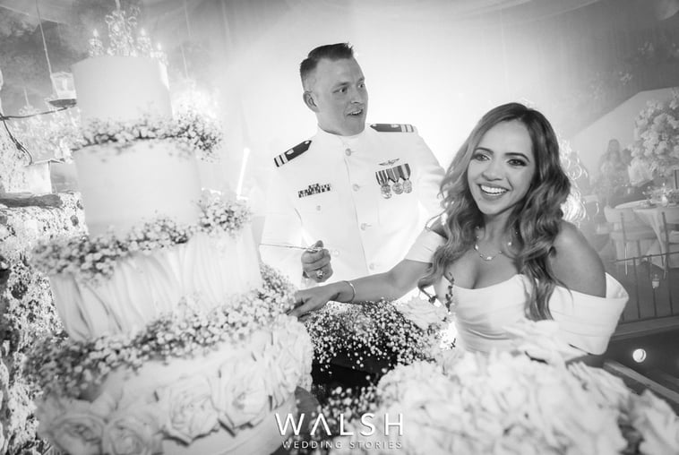 Antigua Guatemala wedding photographer- wedding cake cutting