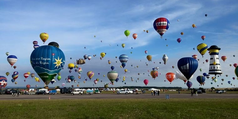 Décollage de masse de montgolfières au Mondial Air Ballons de Chambley en 2015