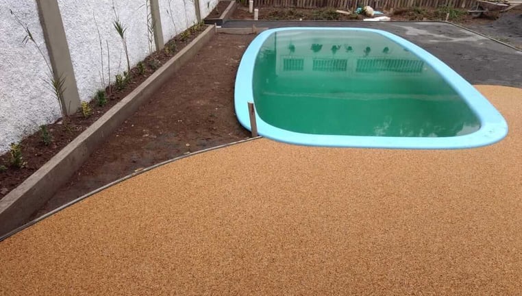 Piso para piscina