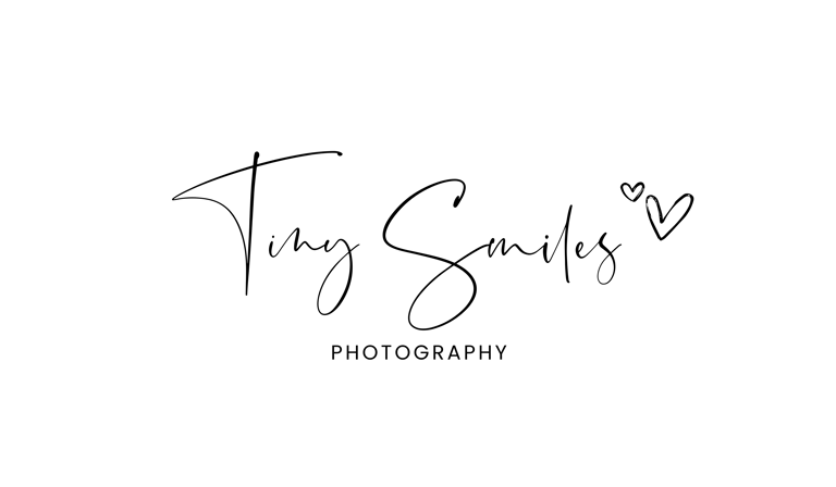 Tiny Smiles Photography logo