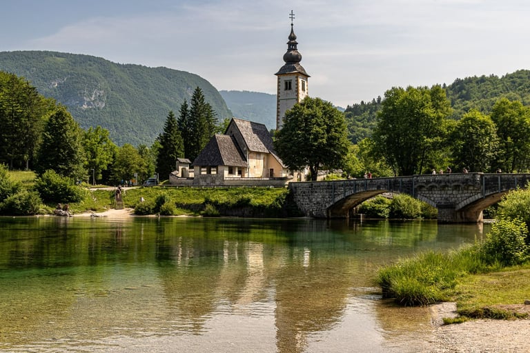 Eglise ST. Jean Baptiste Ribcev au bout du Lac Bohing  - Jean Charles Plaçais