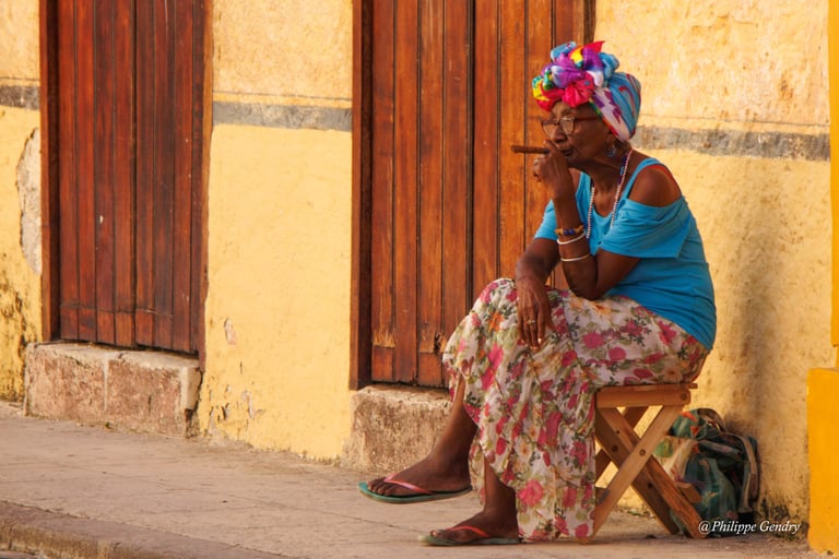 fumeuse-de-cigare-la-havane---cuba, Philippe Gendry, KIosque à Images, Chateau Gontier