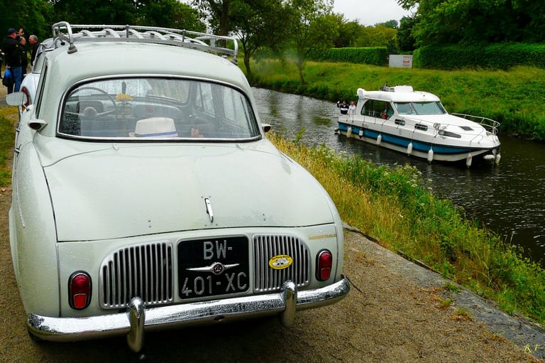 Ma belle Dauphine R.Fouassier, les Phares Jaunes, Château-Gontier, Kiosque à Image, Photographie