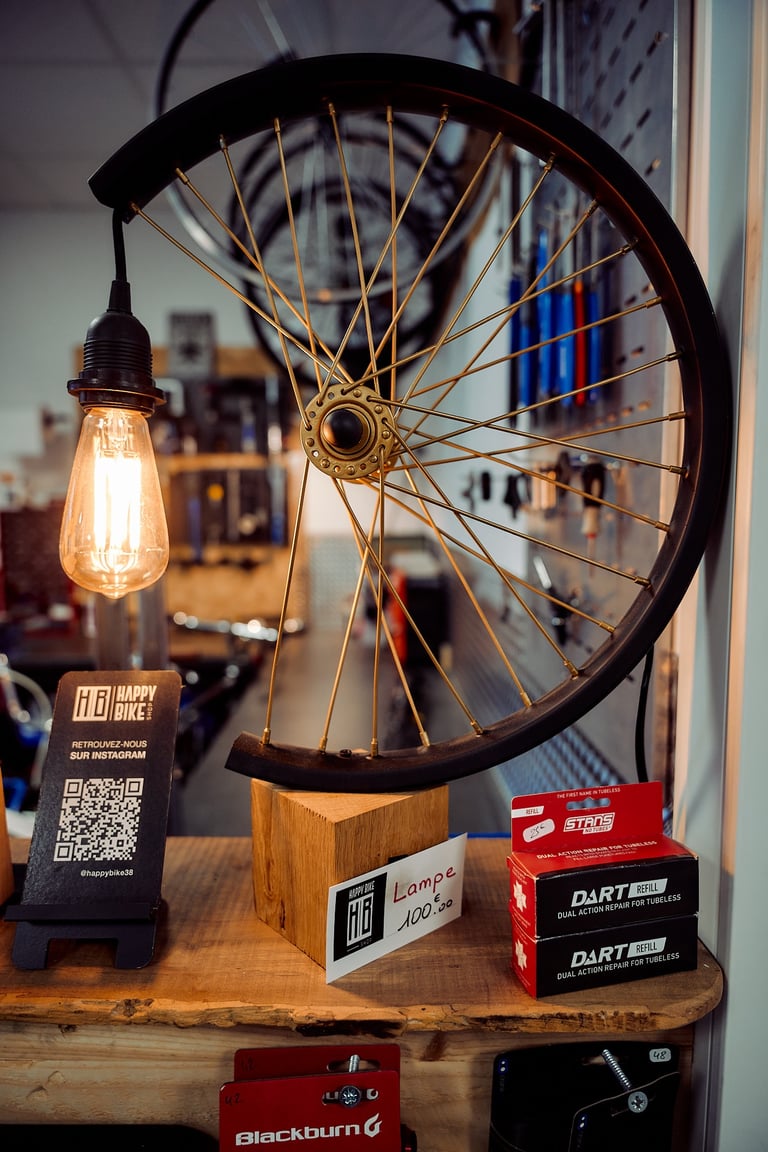 Lampe happy bike dans une roue de vélo