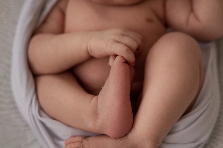 Bezpieczna sesja noworodkowa Oświęcim – detale i emocje w obiektywie