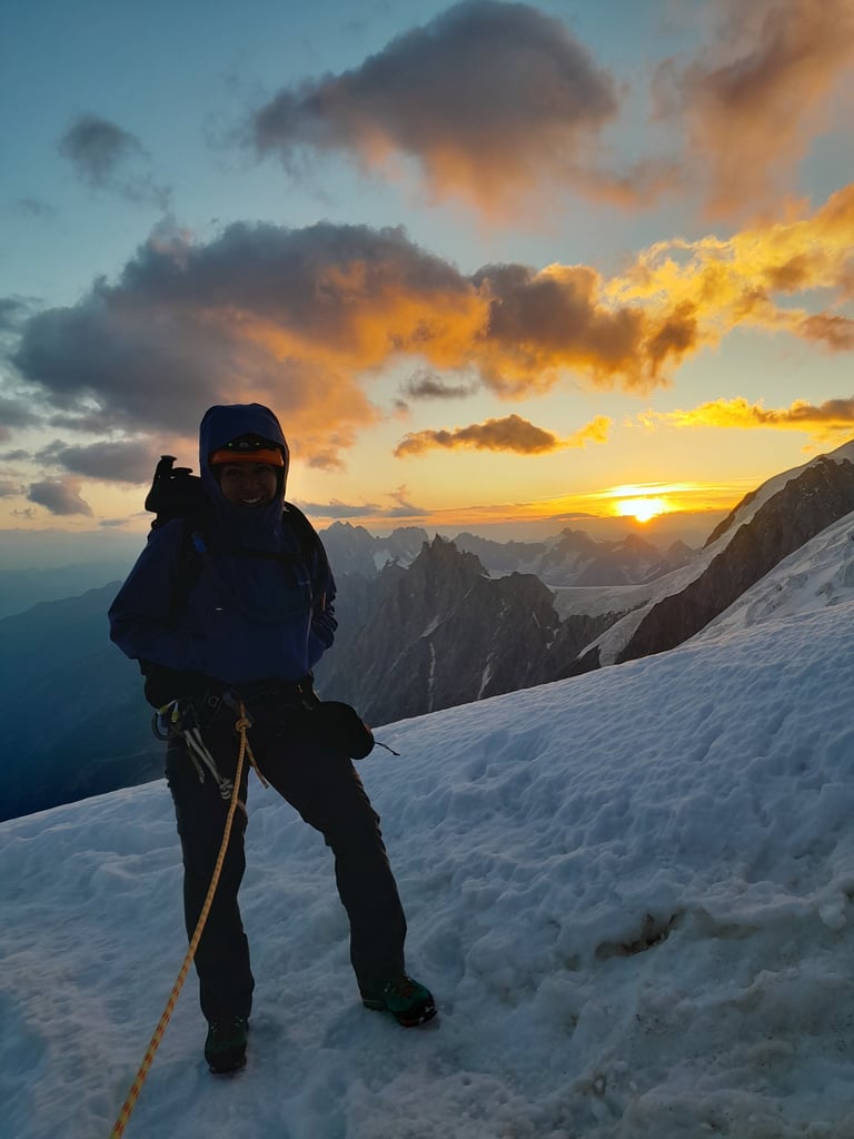 Mont Blanc, montaña de 4.810m, la más alta de los Alpes. Foto amanecer en Gouter