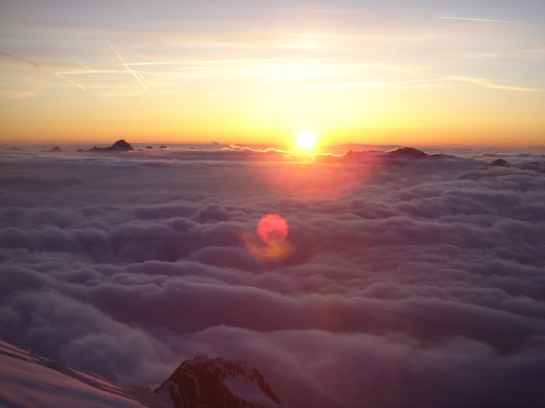 Mont Blanc con esquís, 4.810m. Atardecer desde Grands Mullets