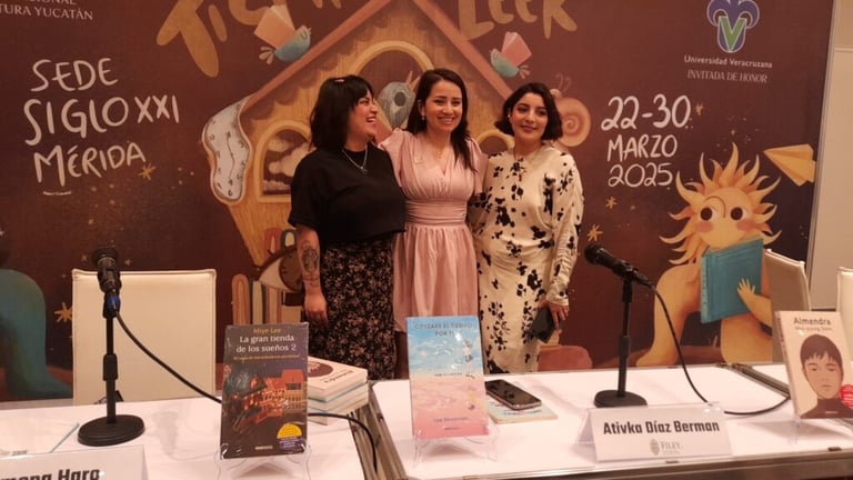 Andrea Moreno en la FILEY en 2025 con Atikva Díaz y Ximena Haro.