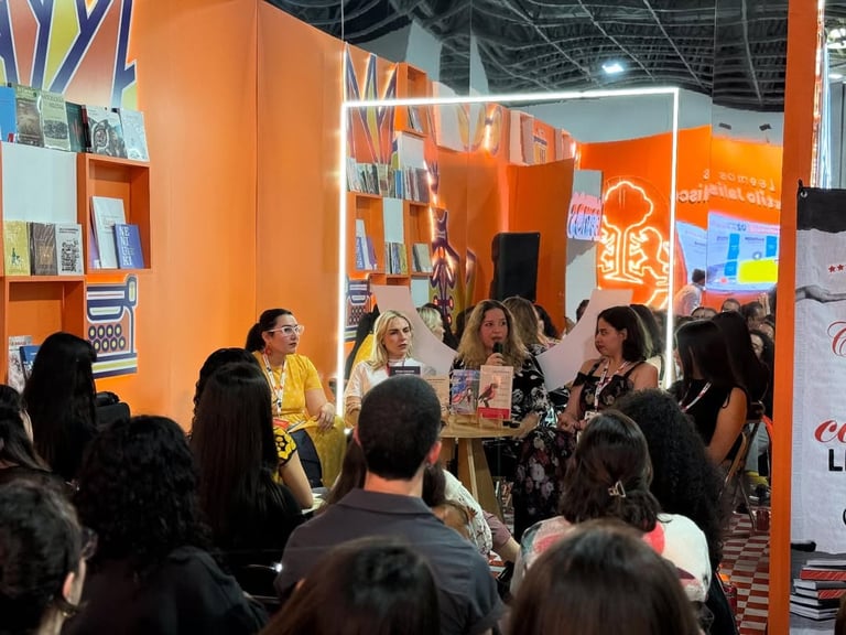 Cooltura Literaria en la FIL Guadalajara 2025 con autoras latinoamericanas.