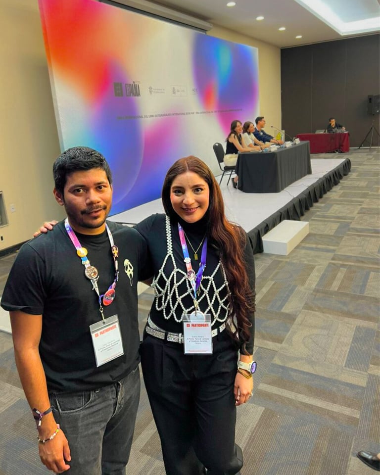 Andrea Moreno y Diego Salvatore en El Punto 2024 en la FIL Guadalajara. 