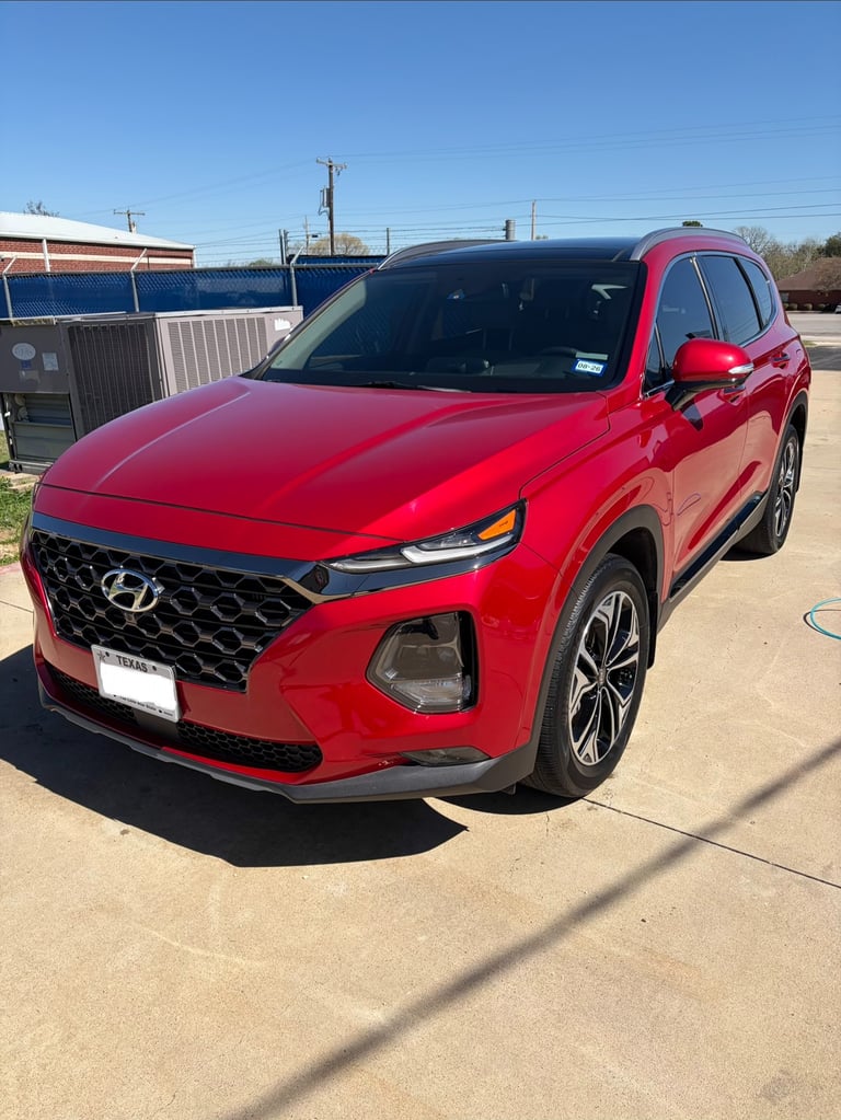 The exterior detail on this Hyundai really makes the red pop!