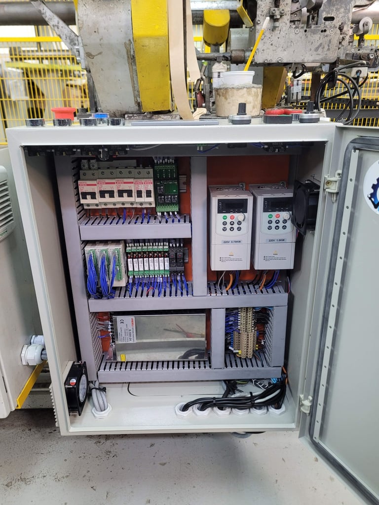 Manutenção elétrica em máquina industrial por eletricista em Diadema