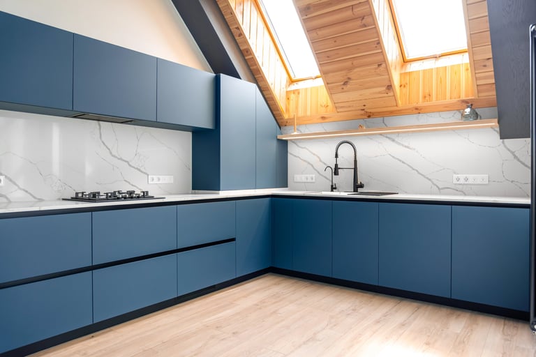 Pose de parquet et aménagement intérieur d'une cuisine au 77