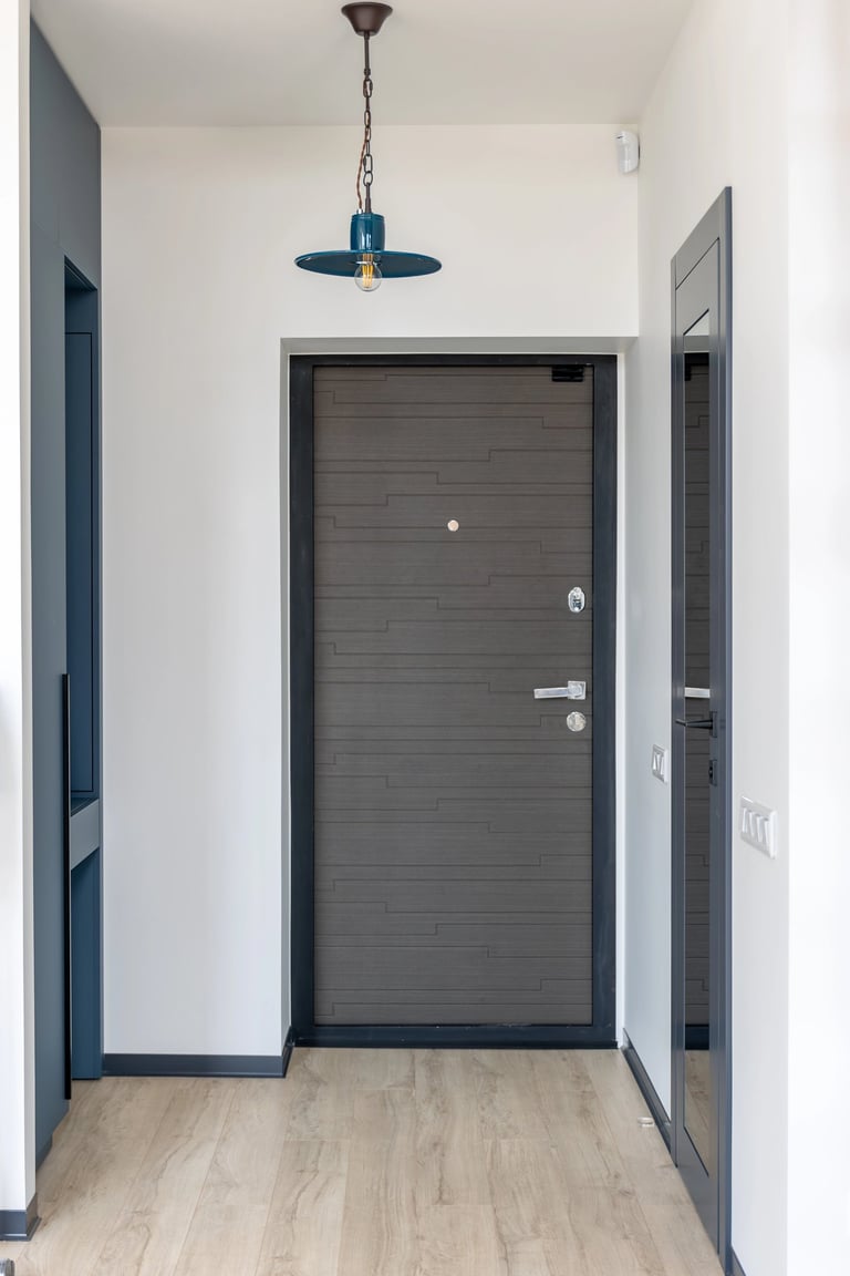 Rénovation porte intérieure et pose de parquet d'une maison au 77