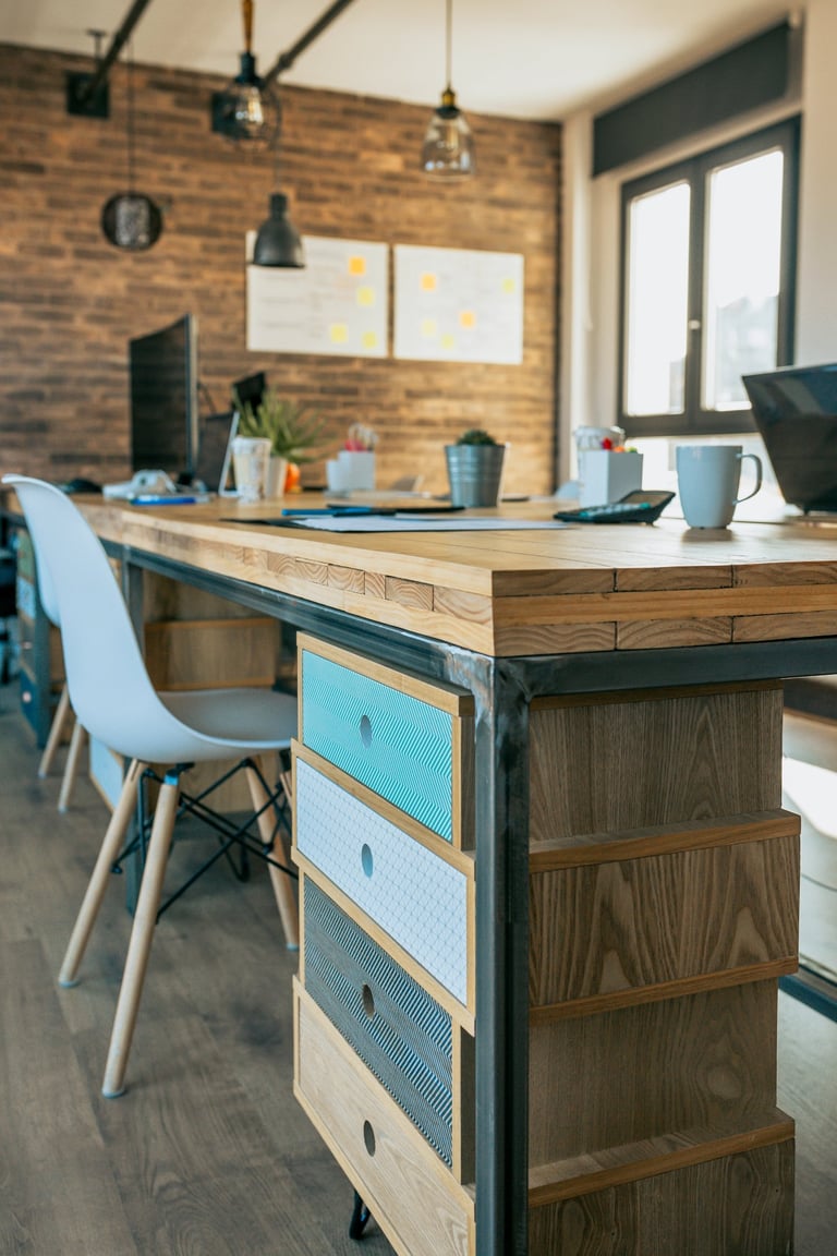 Travaux de menuiserie intérieure d'un bureau à Chessy
