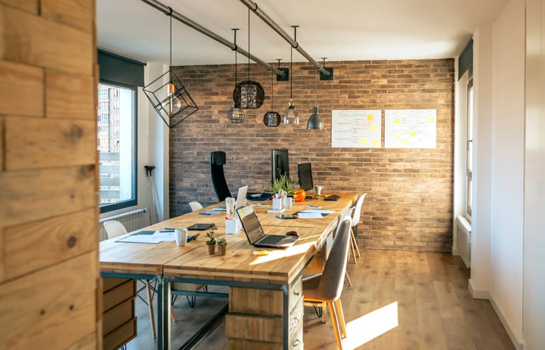 Pose de parquet et travaux de peinture d'un bureau à Chessy