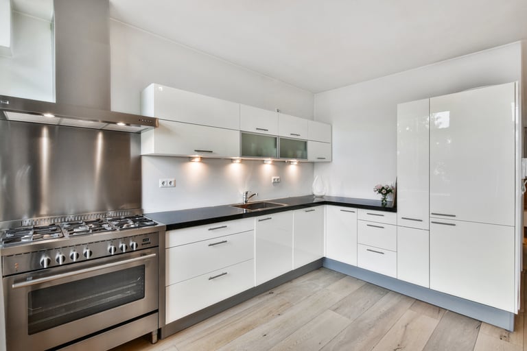 Pose parquet et travaux de peinture d'une maison au 77