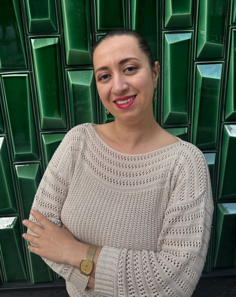 Juliana abogada colombiana en París