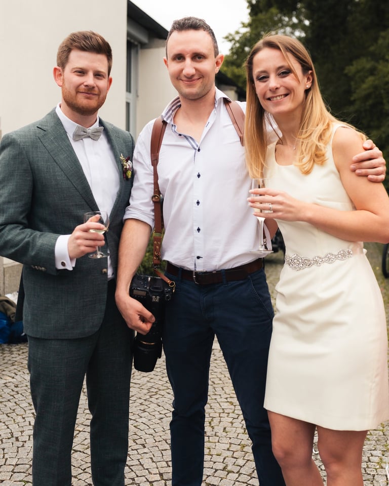 Hochzeitsfotograf mit Brautpaar
