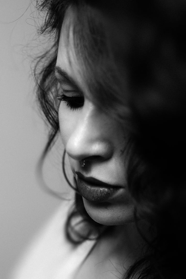 Portrait mode en noir et blanc en studio professionnel, Inframe Photographie, Nantes, La Roche-sur-Yon, Vendée