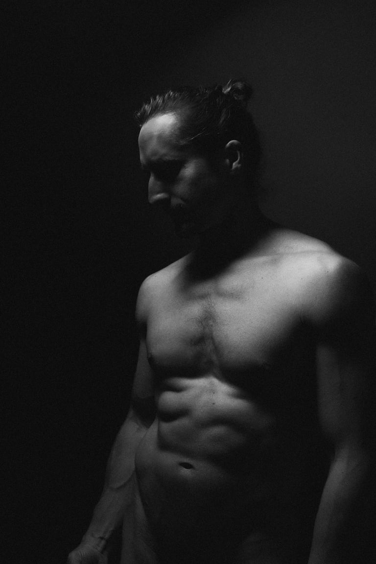Photographe professionnel, boudoir noir et blanc, nu artistique par Romain DANIEL InFrame Photographie, Vendée