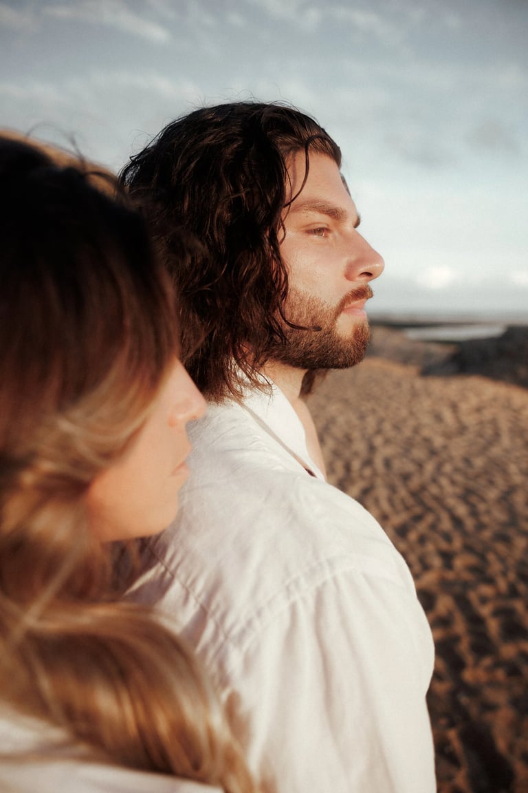 Shooting mode sur la plage, magazine mannequin couple, par Romain DANIEL InFrame Photographie, photographe professionnel