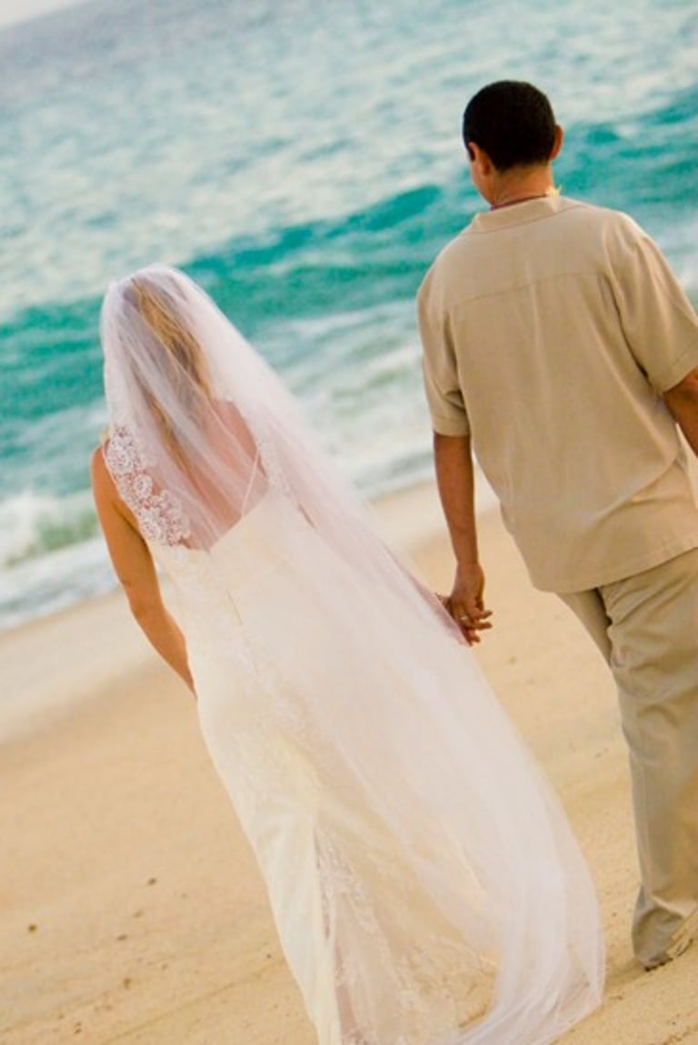 Beach Destination Wedding. Bride and Groom Photo Shoot. Walking on the beach. San Jose del Cabo, Mexico.